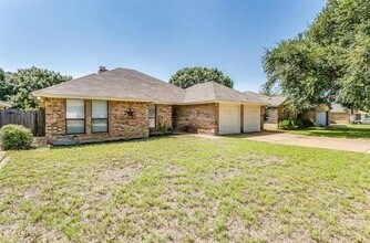 3821 Huntwick Dr in Fort Worth, TX - Building Photo - Building Photo