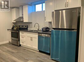 56 Stelle Ln in Hamilton, ON - Building Photo