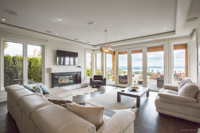 2165 Palmerston Ave in West Vancouver, BC - Building Photo - Building Photo