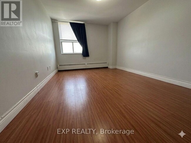 20 Forest Manor Rd in Toronto, ON - Building Photo - Building Photo