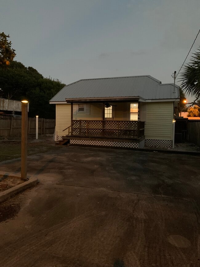 118 E Lakeshore Dr, Unit B in Panama City, FL - Building Photo - Building Photo