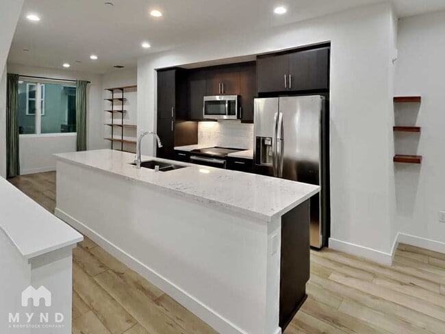 3959 Wattling St, Unit 713 in Oakland, CA - Building Photo - Building Photo