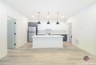 250 Martha Dr in Athens, GA - Building Photo - Building Photo