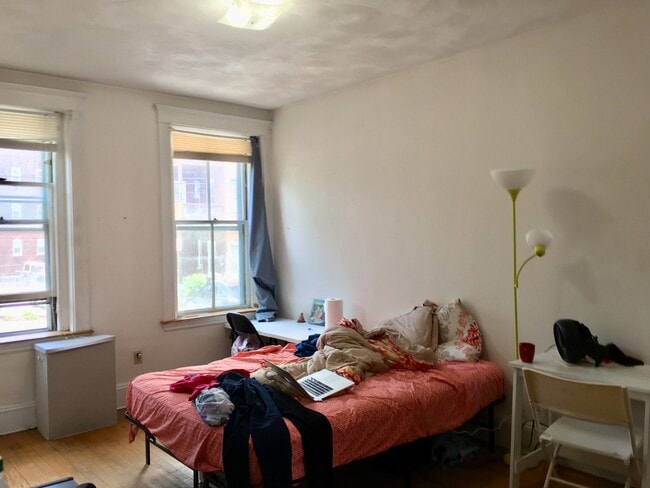 1677 Beacon St, Unit 2 in Brookline, MA - Building Photo - Building Photo