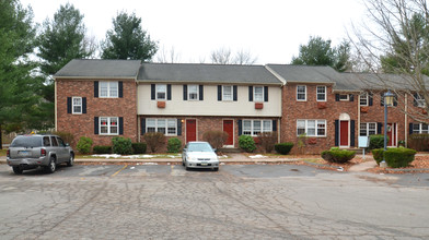 Follybrook Apartments in Manchester, CT - Building Photo - Building Photo