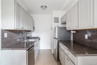234 Martine Ave in White Plains, NY - Building Photo - Building Photo