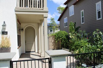 232 Jet Stream in Tustin, CA - Foto de edificio - Building Photo