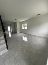 723 NW 19th Ave in Fort Lauderdale, FL - Foto de edificio - Building Photo