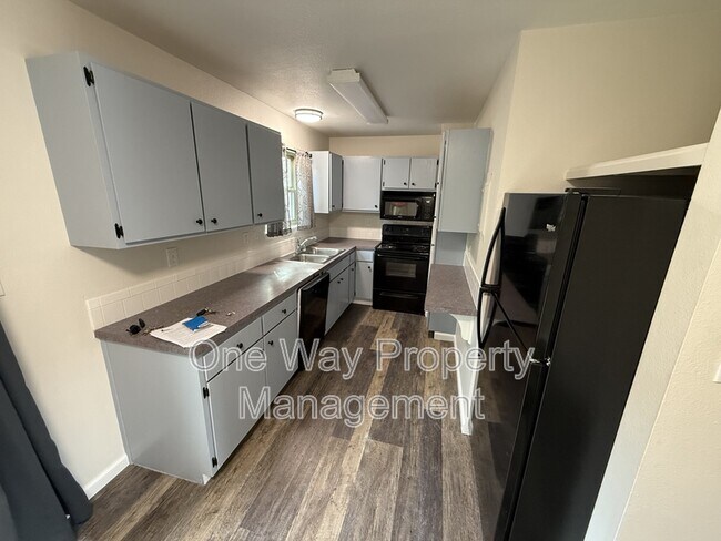 property at 824 37th Ave Ct