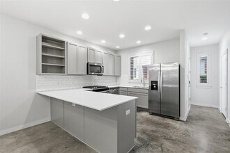 801 N Bluff Dr in Austin, TX - Foto de edificio - Building Photo