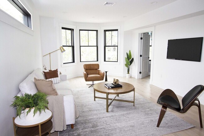 331 Chelsea St in Boston, MA - Building Photo - Building Photo