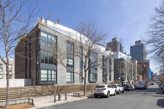 345 Carroll St in Brooklyn, NY - Building Photo - Primary Photo