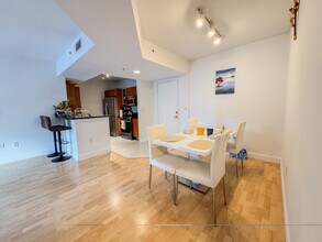 18800 NE 29th Ave, Unit 324 in Miami, FL - Building Photo - Building Photo