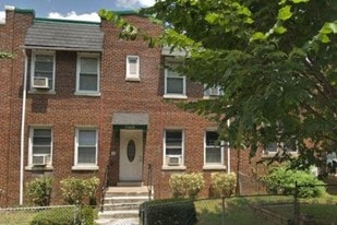 1106 Holbrook Terrace NE