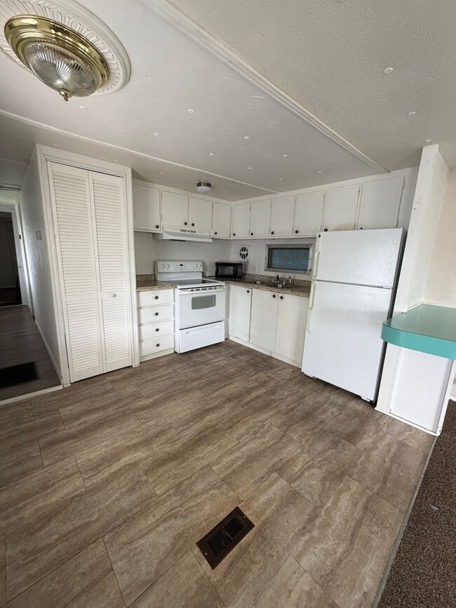 248 Flame Ln in Ft. Myers, FL - Building Photo - Building Photo