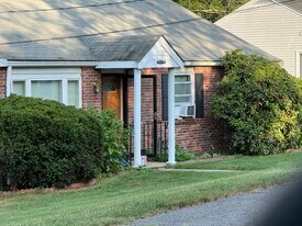 22 Augustus Rd in Waltham, MA - Building Photo