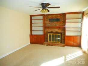 6323 Willow Run Dr in Charlotte, NC - Building Photo - Building Photo