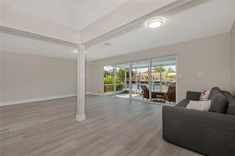 2217 NE 20th Ave in Wilton Manors, FL - Building Photo - Building Photo