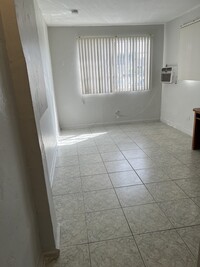 6387 Coral Way, Unit Studio in Miami, FL - Foto de edificio - Building Photo