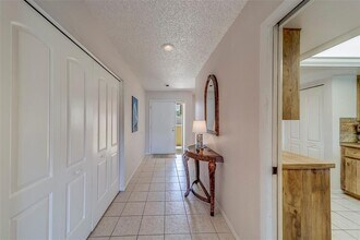 8105 Bardmoor Pl in Seminole, FL - Building Photo - Building Photo