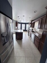 9305 Brookstone Ct in Bakersfield, CA - Building Photo - Building Photo