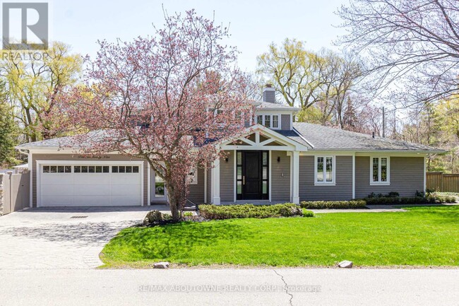 1329 Cumnock Crescent