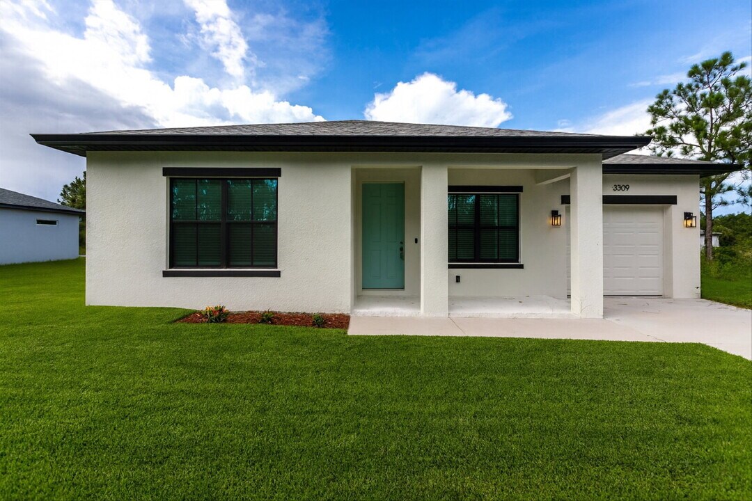 3309 55th St W in Lehigh Acres, FL - Building Photo