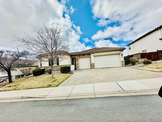 8265 Opal Glen Way in Reno, NV - Building Photo - Building Photo