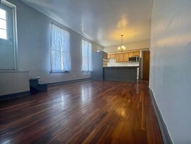 1368 W Evergreen Ave, Unit 4R in Chicago, IL - Building Photo