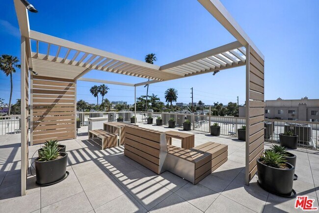 1600 Venice Blvd. in Los Angeles, CA - Building Photo - Building Photo