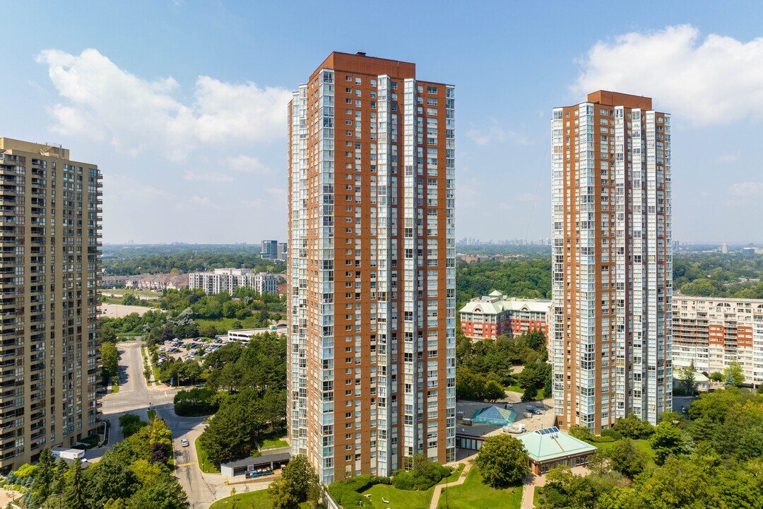 Concorde Park I in Toronto, ON - Building Photo