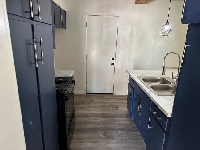 1031 Eye St in Bakersfield, CA - Building Photo - Building Photo
