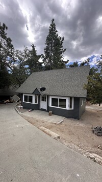 52725 Pine Cove Rd in Idyllwild, CA - Foto de edificio - Building Photo