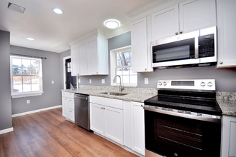 24 Wheeler Dr in Enfield, CT - Building Photo - Building Photo