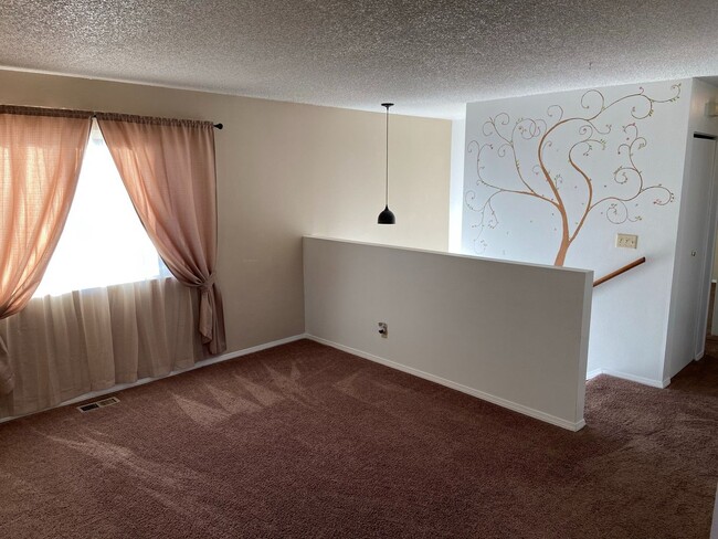 327 Iris Dr in Fountain, CO - Building Photo - Building Photo