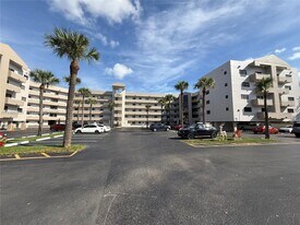 15969 NW 64th Ave in Hialeah, FL - Building Photo