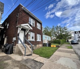 1413 Margaret St, Unit 2 in Homestead, PA - Foto de edificio - Building Photo