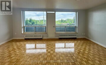 363-363 Lakeshore Rd E in Mississauga, ON - Building Photo - Building Photo