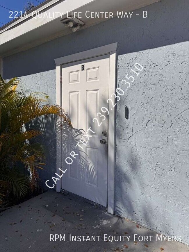 2214 Quality Life Ctr Wy in Ft. Myers, FL - Building Photo - Building Photo