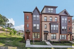 7355 Mountaineer Dr in Alexandria, VA - Building Photo