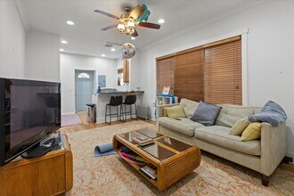 442 W Arlington Pl, Unit 446-1 in Chicago, IL - Foto de edificio - Building Photo