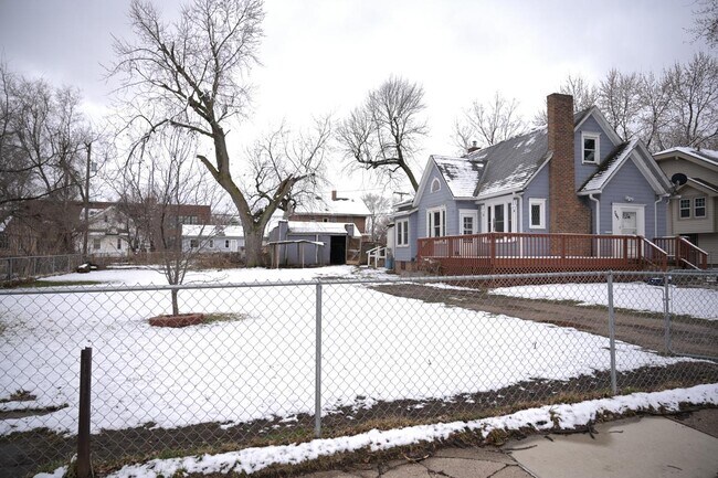 2441 Templeton St in Omaha, NE - Building Photo - Building Photo