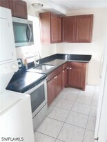 10580 6th St N in Naples, FL - Building Photo