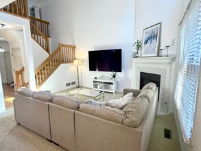 1005 Middleton Pl in Lisle, IL - Building Photo - Building Photo