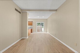 7839 W 158th Ct in Overland Park, KS - Foto de edificio - Building Photo