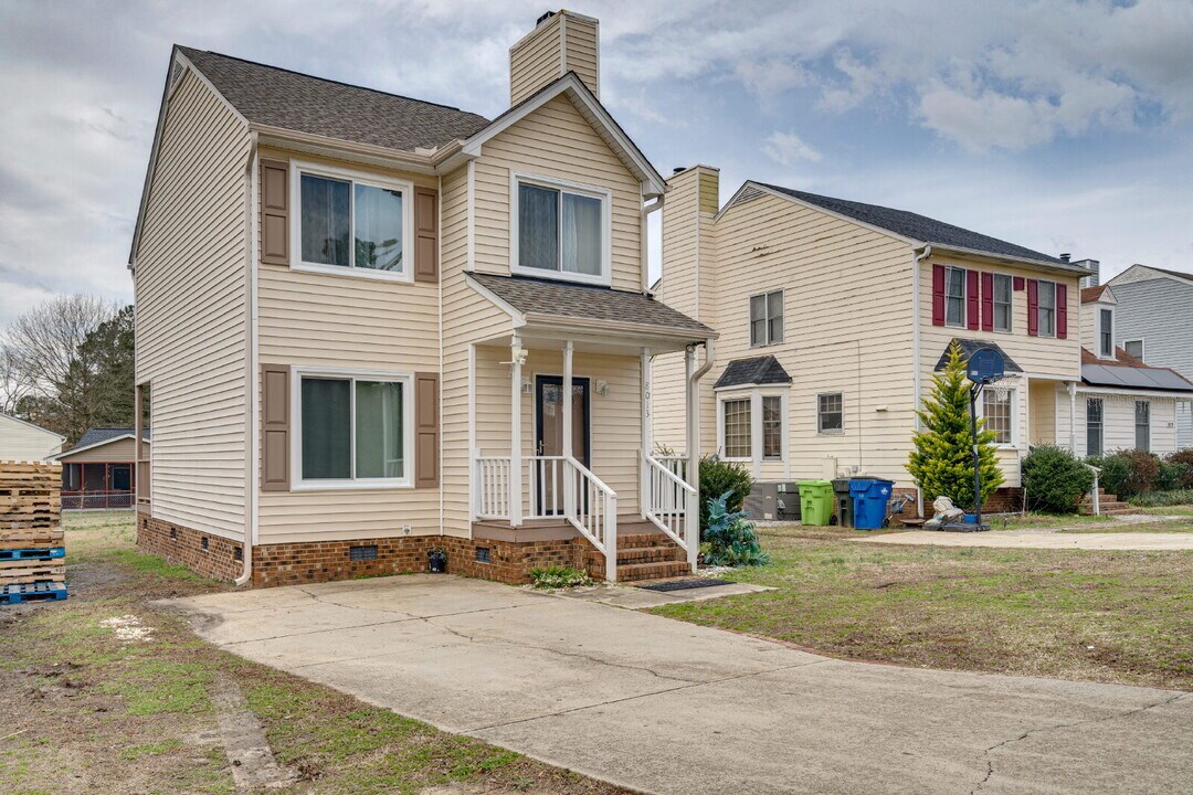 8013 Perry Creek Rd in Raleigh, NC - Building Photo