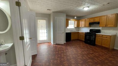3038 Fields Dr in Stonecrest, GA - Foto de edificio - Building Photo