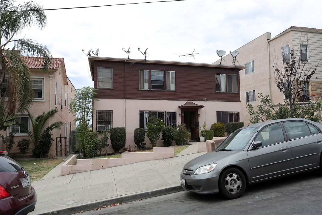 325 N Mariposa Ave in Los Angeles, CA - Building Photo