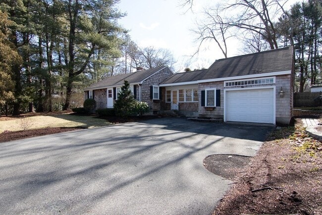 98 Hillcrest Dr in Attleboro, MA - Building Photo - Building Photo