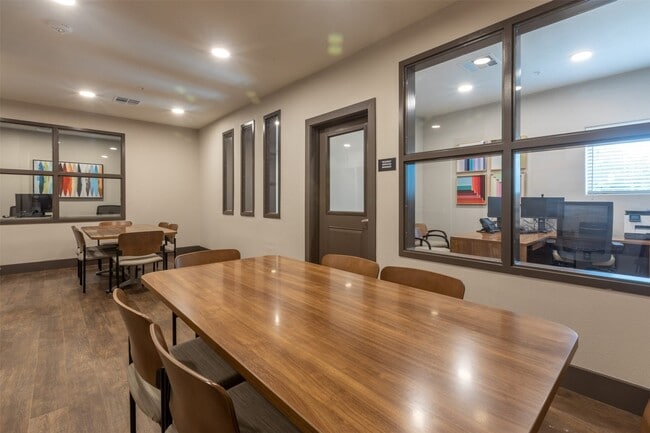 1515 Roosevelt Ave in San Antonio, TX - Foto de edificio - Building Photo